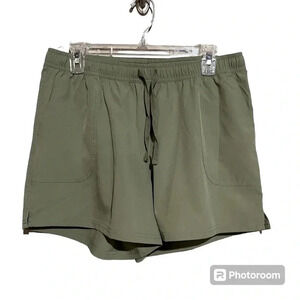 Willow Blossom NWT Women's Sz L Stretch Woven Active Green Pockets Shorts Hiking